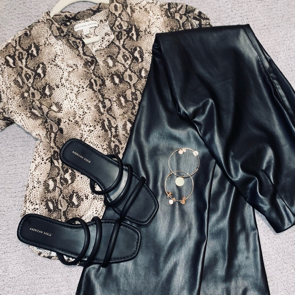 Size Small Loose Fitting Shirt